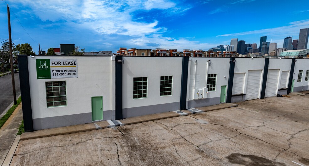 More Photos Of 2802 Canal St, Houston Warehouse For Lease