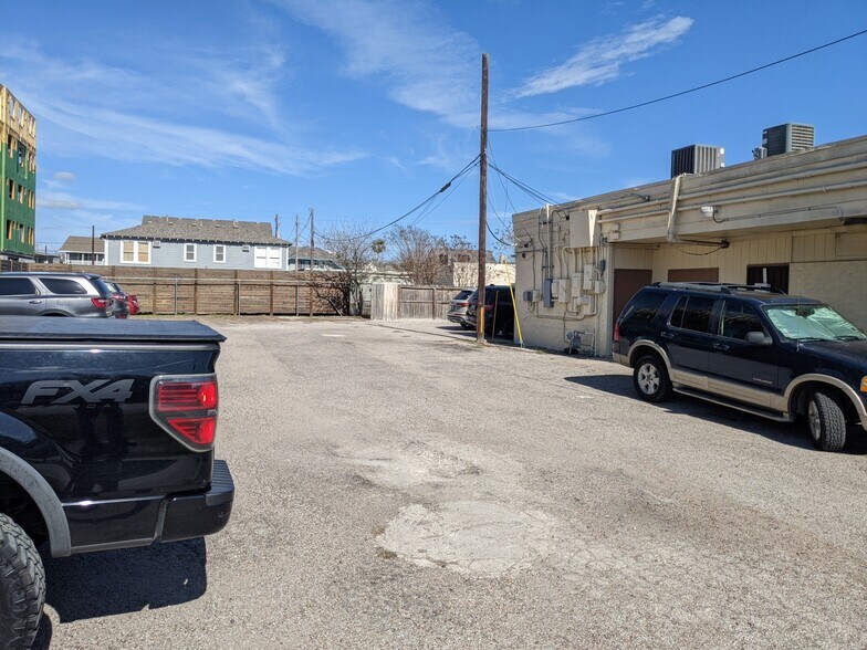 More Photos Of 1015 Santa Fe St, Corpus Christi Medical For Lease