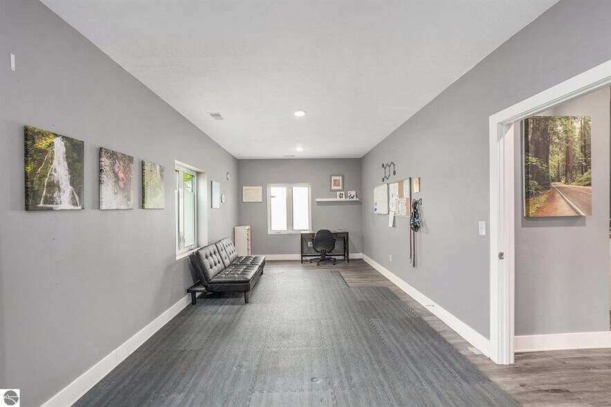 More Photos Of 1859 Southpeak Dr, Traverse City Service For Sale