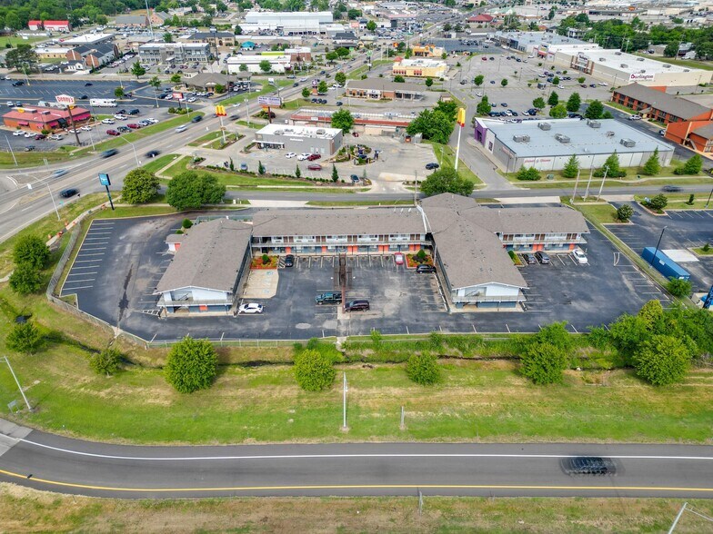 More Photos Of 6001 Rogers Ave, Fort Smith Hotel For Sale