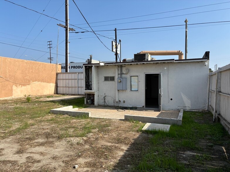 More Photos Of 2965 Santa Fe Ave, Long Beach Freestanding For Lease