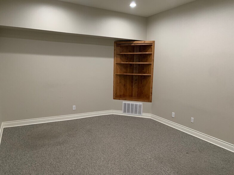 More Photos Of 801 N Main St, Boerne Freestanding For Sale