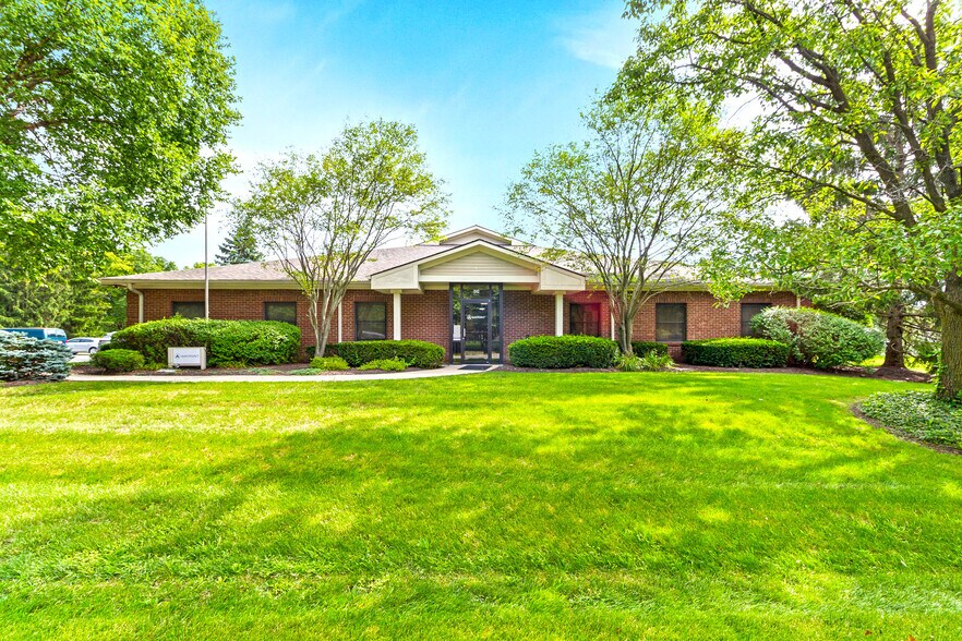 More Photos Of 1542 E Greyhound Pass, Carmel Medical For Lease