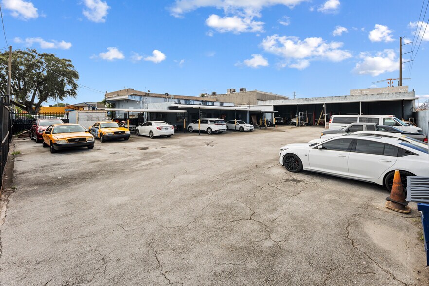 More Photos Of 2222 NW 22nd Ct, Miami Freestanding For Sale