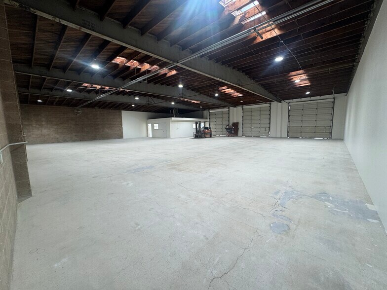 More Photos Of 1726 N Ventura Ave, Ventura Manufacturing For Lease