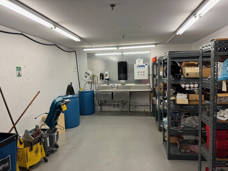 More Photos Of 7955 Wallace Rd, Eden Prairie Manufacturing For Sale