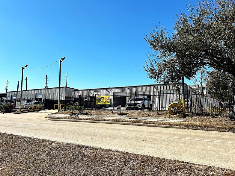 More Photos Of 4503 Gessner Rd, Houston Freestanding For Lease