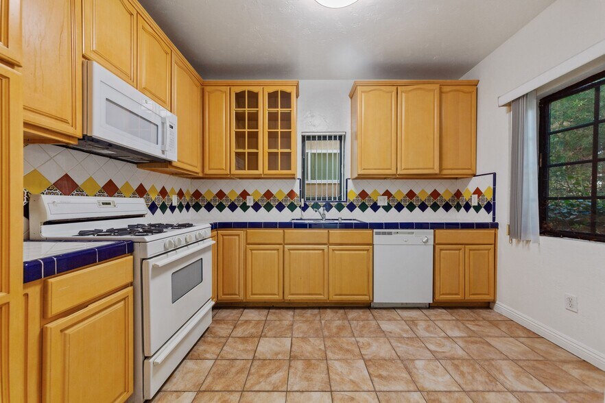 More Photos Of 2623 Ellendale Pl, Los Angeles Apartments For Sale