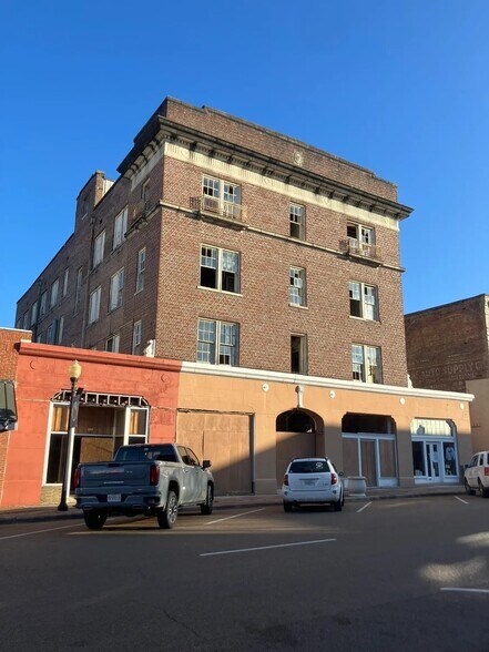 More Photos Of 115 S Main St, Yazoo City Hotel For Sale