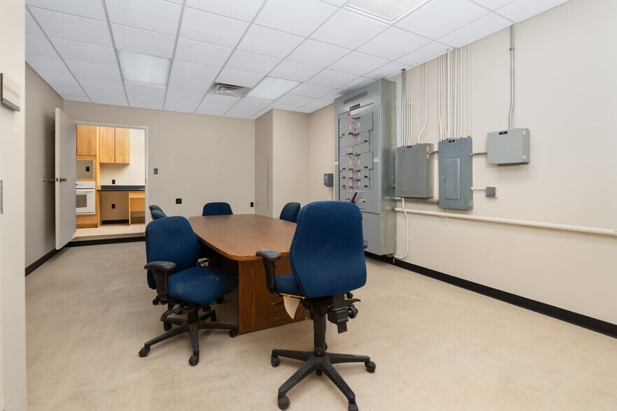 More Photos Of 3702 Hy Point Blvd, Rolla Industrial For Sale