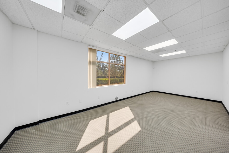 More Photos Of 67 Peters Canyon Rd, Irvine Business Park For Sale