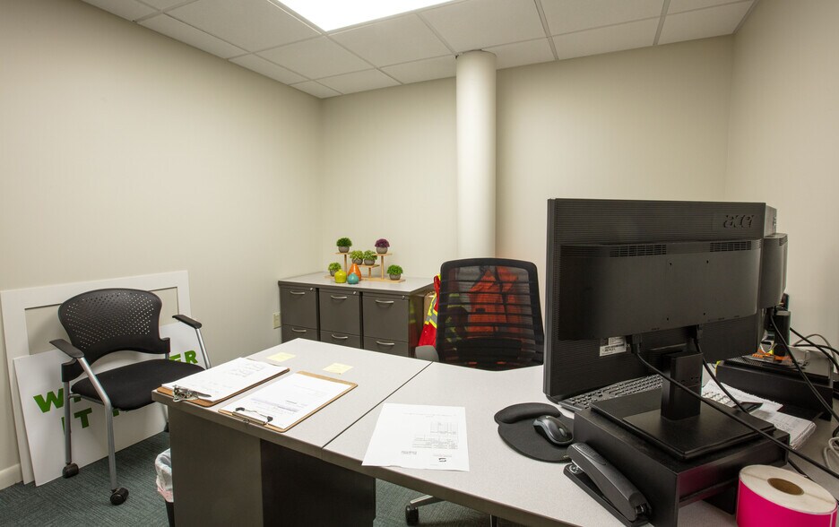 More Photos Of 8 Morin St, Biddeford Warehouse For Sale