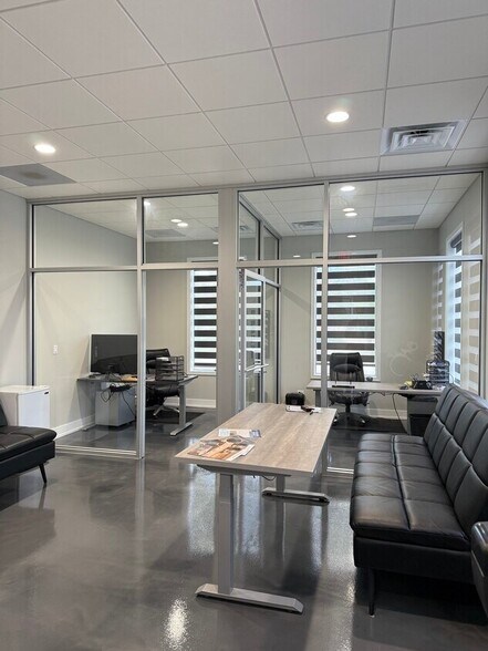 More Photos Of 700-750 Bonnie Ln, Elk Grove Village Industrial For Sale