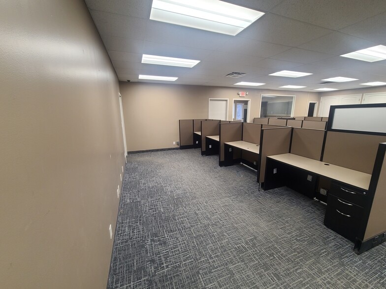 More Photos Of 2360 N Nevada Ave, Minneapolis Warehouse For Sale