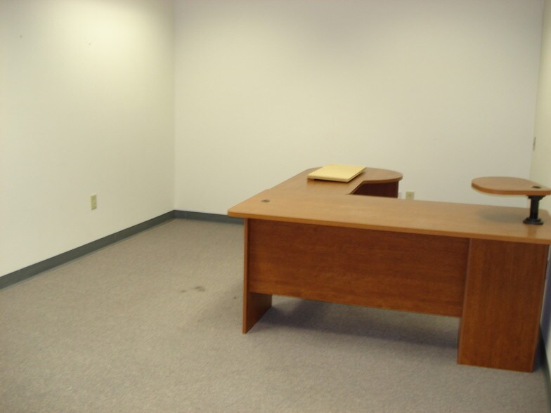 More Photos Of 801 N Salisbury Blvd, Salisbury Unknown For Lease