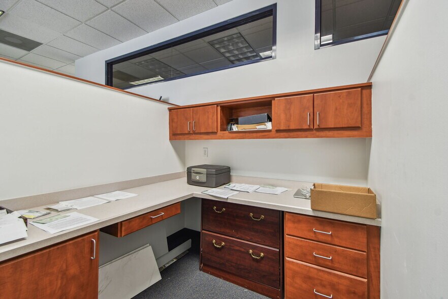 More Photos Of 10901 Danka Cir N, Saint Petersburg Office For Sale