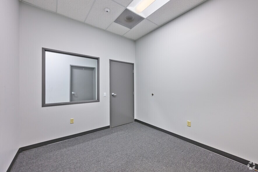 More Photos Of 2150 S Parco Ave, Ontario Manufacturing For Lease