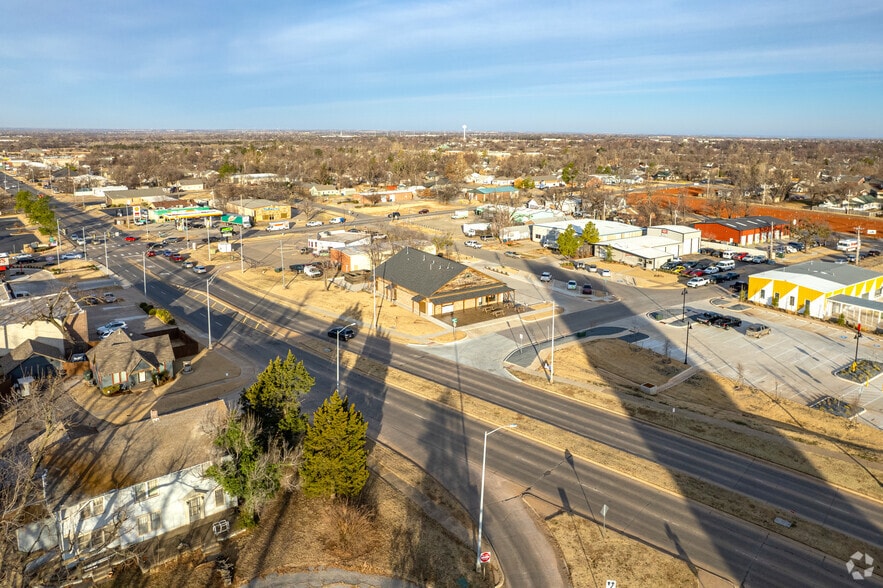 More Photos Of 204 W 2nd St, Edmond Freestanding For Sale