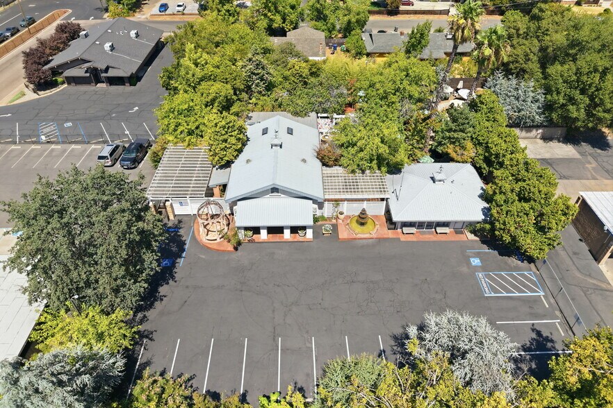 More Photos Of 870 Hartnell Ave, Redding Garden Center For Sale