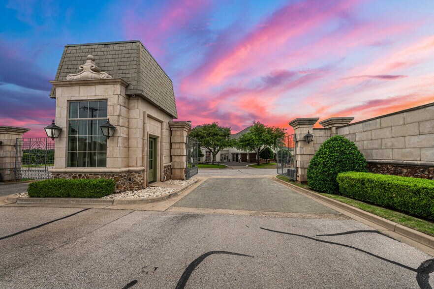 More Photos Of The Enclave, Waco Land For Sale