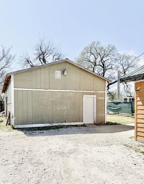 More Photos Of 515 W Doolin Ave, Blackwell Storefront Retail Residential For Sale