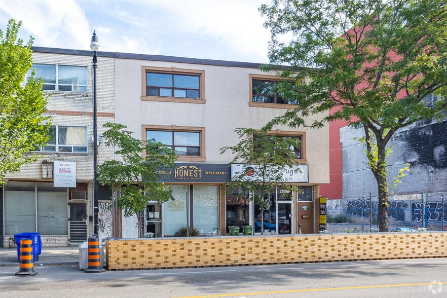 Primary Photo Of 2766 Dundas St W, Toronto Storefront Retail Residential For Lease