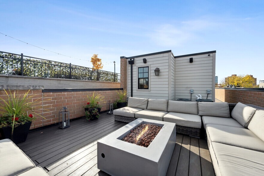 More Photos Of 1428 N Cleveland Ave, Chicago Hospitality For Sale