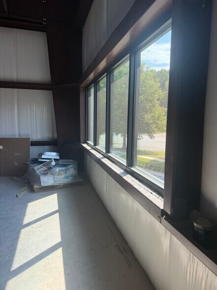 More Photos Of 4105 Commerce Street, Flowery Branch Light Manufacturing For Lease