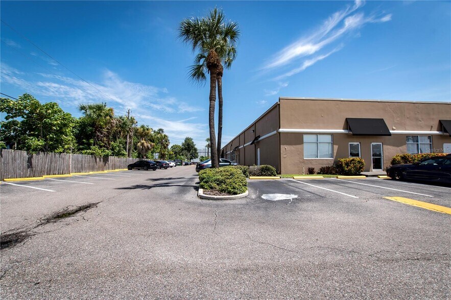 More Photos Of 5404 Hoover Blvd, Tampa Medical For Sale