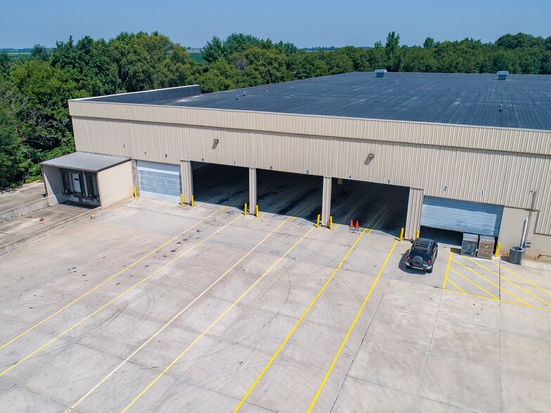 More Photos Of 1924 County Rd 3000 N, Rantoul Warehouse For Lease