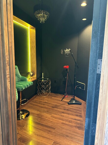 More Photos Of 5520-5522 Cahuenga Blvd, North Hollywood Freestanding For Sale