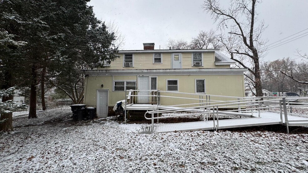 More Photos Of 517 N Oakland Ave, Carbondale Apartments For Sale