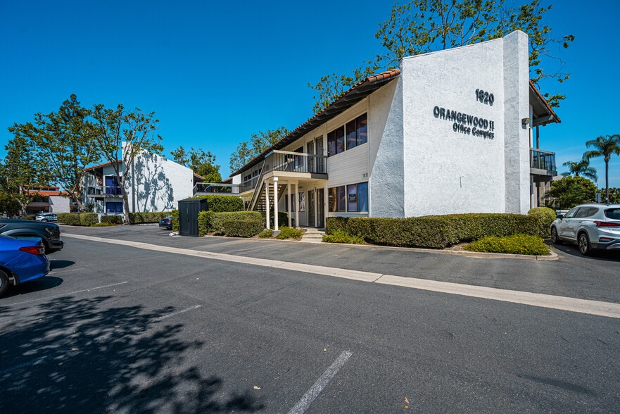 More Photos Of 1820 W Orangewood Ave, Orange Office For Lease
