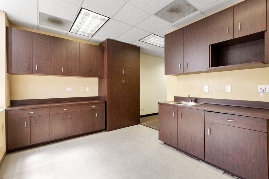 More Photos Of 28 N Los Robles Ave, Pasadena Office For Lease