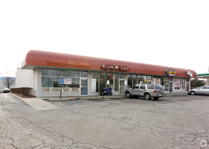 Primary Photo Of 23935-23959 W Nine Mile Rd, Southfield General Retail For Lease