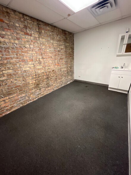 More Photos Of 5000-5014 W Madison St, Chicago Apartments For Lease