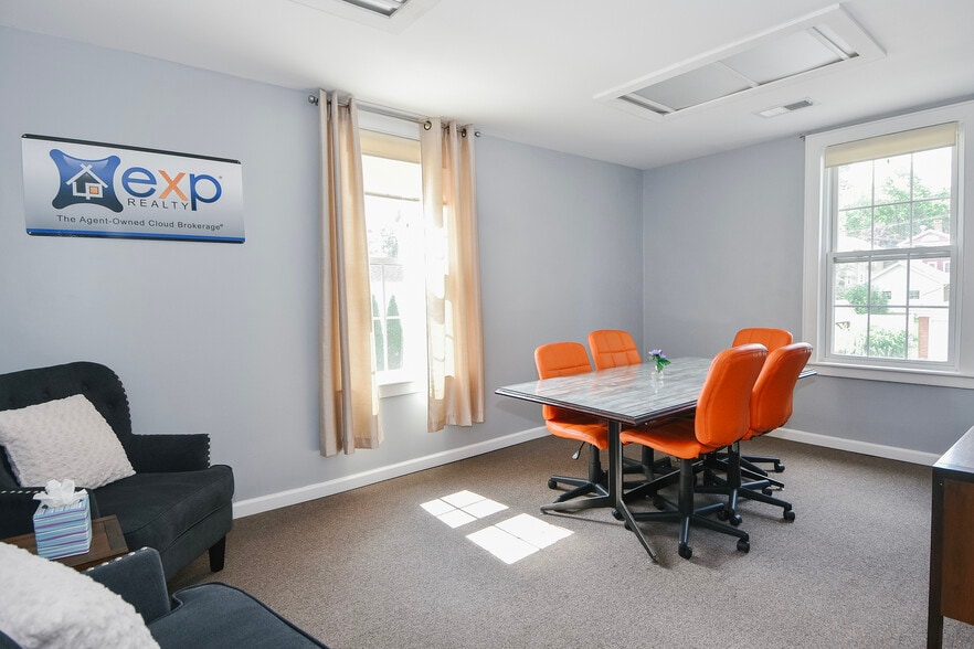 More Photos Of 93-97 Broad St, Middletown Office For Sale