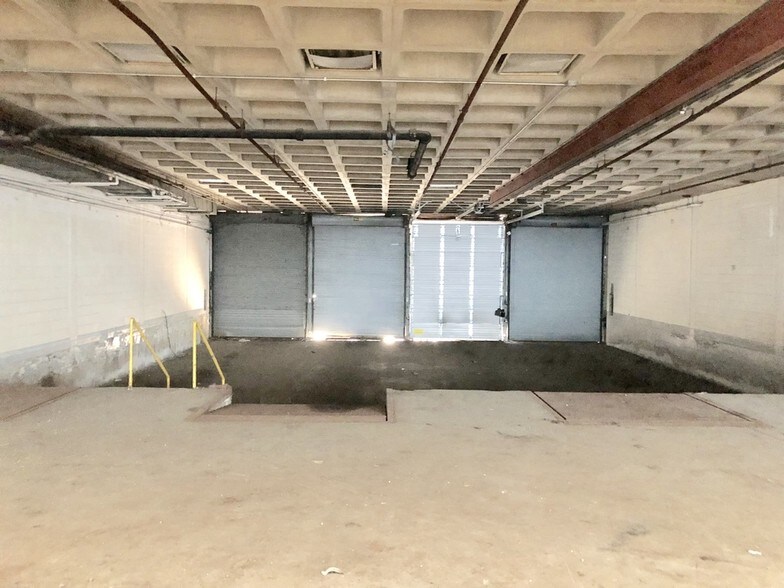 More Photos Of 80-90 North St, Park Forest Manufacturing For Lease