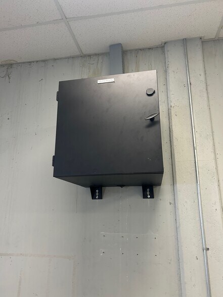 More Photos Of 5313 E Apache St, Tulsa Manufacturing For Lease