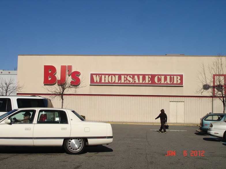 More Photos Of 3750 Virginia Beach Blvd, Virginia Beach General Retail For Lease