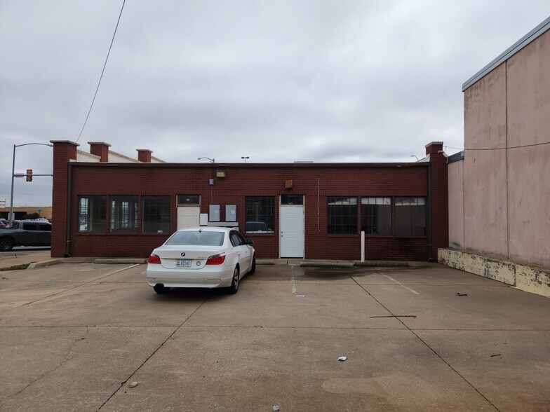 More Photos Of 401 SW C Ave, Lawton Fast Food For Lease