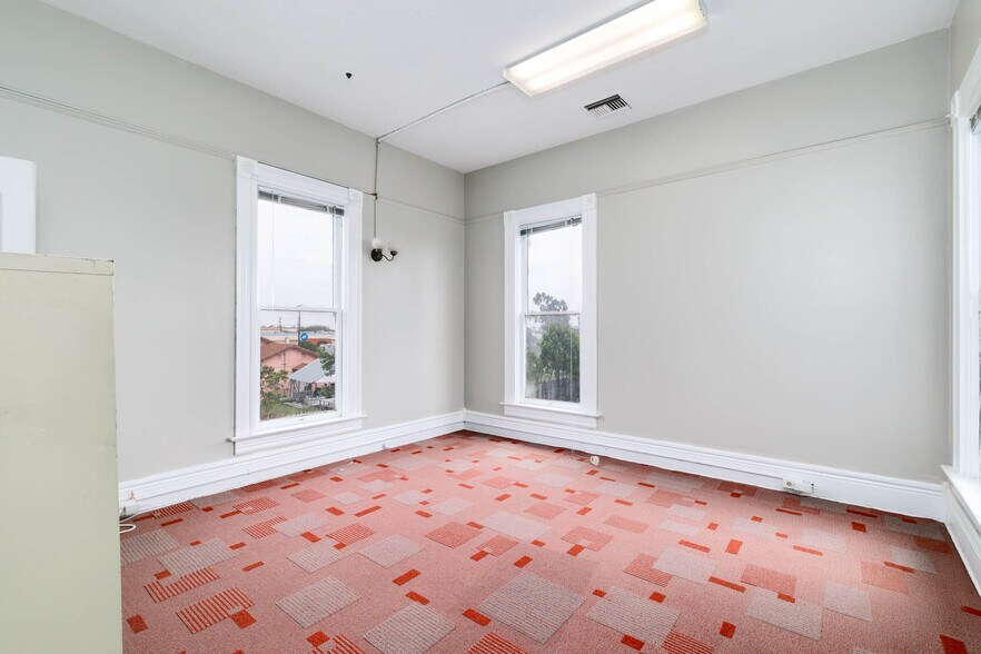 More Photos Of 961 W Holt Blvd, Ontario Medical For Sale