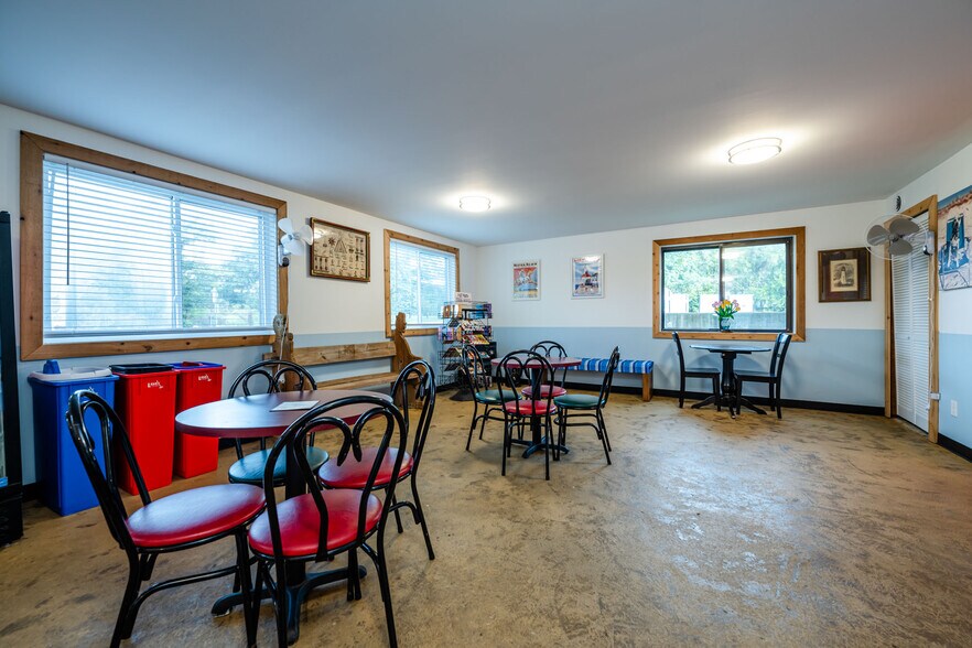 More Photos Of 50463 M-152, Dowagiac General Retail For Sale