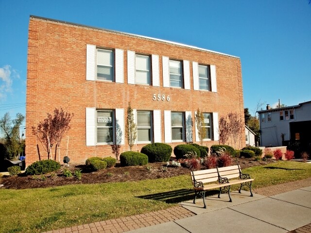 More Photos Of 5586 Main St, Williamsville Office For Lease