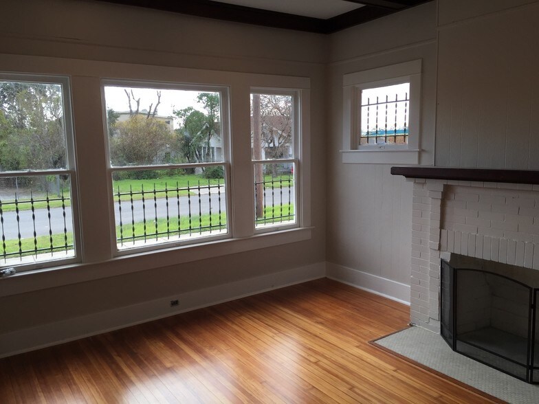 More Photos Of 1818 S New Braunfels Ave, San Antonio Medical For Lease