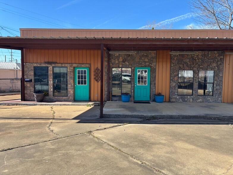 More Photos Of 9 NW Martin Luther King Ave, Idabel General Retail For Sale