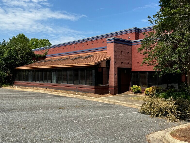 More Photos Of 914 Mall Loop Rd, High Point Restaurant For Sale