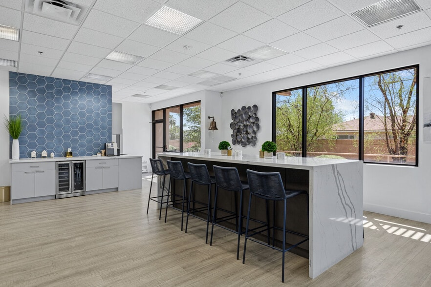 More Photos Of 8111 E Thomas Rd, Scottsdale Medical For Sale