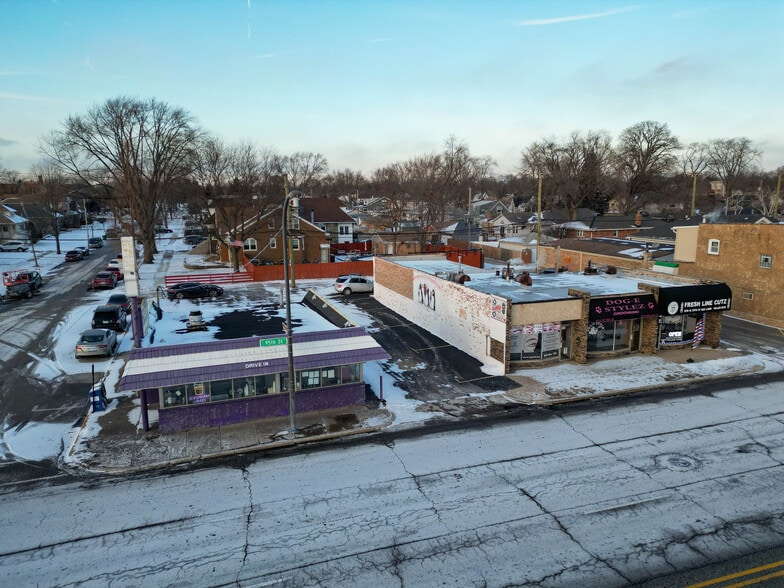 Primary Photo Of , Oak Lawn General Retail For Sale