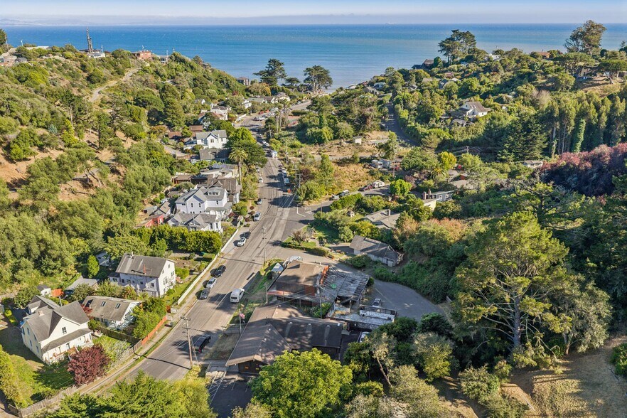 More Photos Of 16-22 Brighton Avenue, Bolinas General Retail For Sale